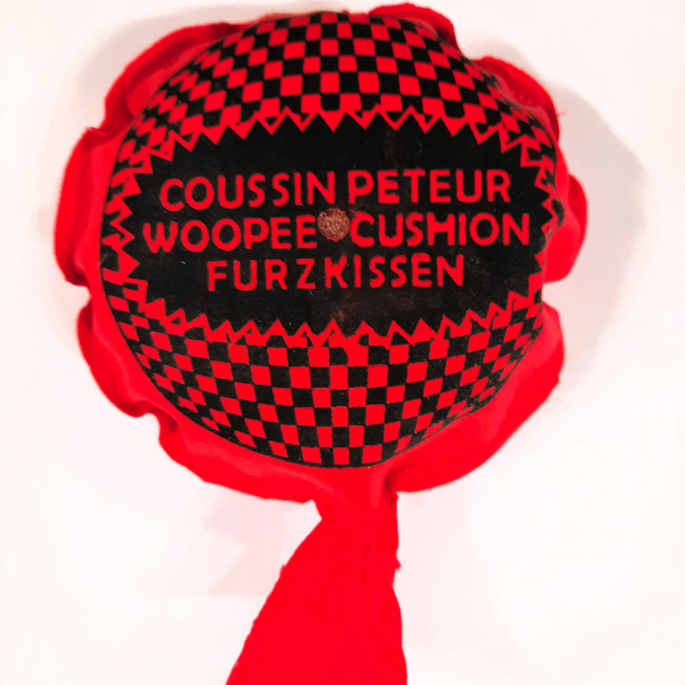 Coussin péteur rouge