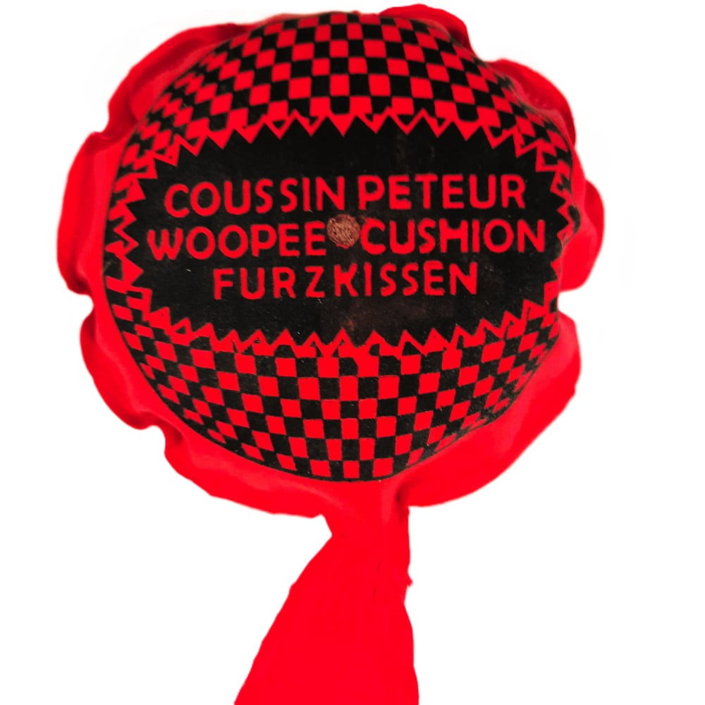Coussin Péteur Rouge – Farce Humoristique Marc Vidal