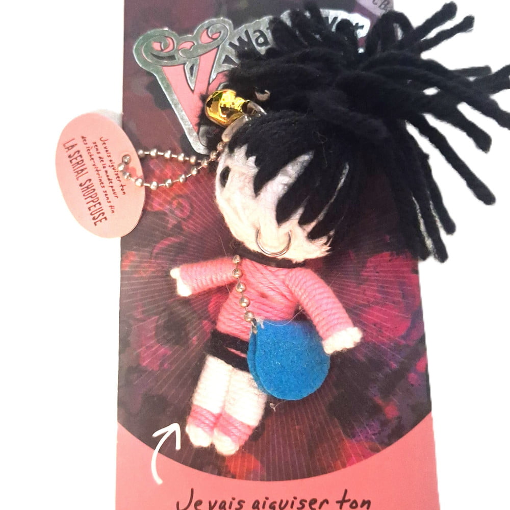 Poupée Voodoo La Serial Shoppeuse – Fétiche humoristique à accrocher